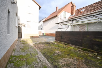 DIETZ: Freistehendes Einfamilienhaus in Pfungstadt! - Blick Richtung Hof (645173)