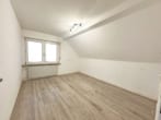 Schlafzimmer 2 von 3 - DIETZ: Freistehendes Einfamilienhaus in Pfungstadt!