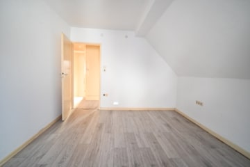 DIETZ: Freistehendes Einfamilienhaus in Pfungstadt! - Schlafzimmer 1 von 3 (645186)