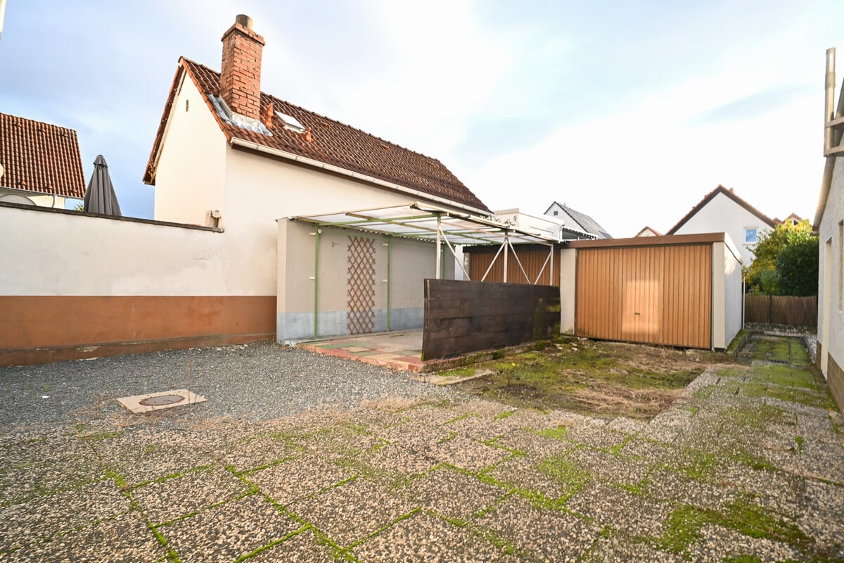 Hof und Garagen
