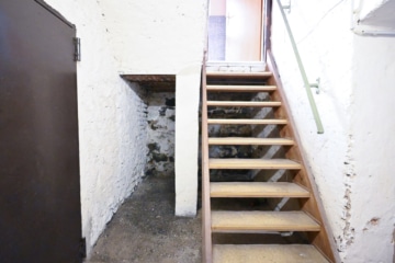 DIETZ: Freistehendes Einfamilienhaus in Pfungstadt! - Kellertreppe (645197)