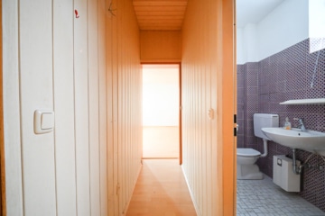 DIETZ: Freistehendes Einfamilienhaus in Pfungstadt! - Zwischenflur (645184)