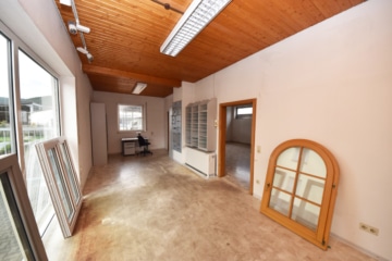 DIETZ: Gewerbeimmobilie mit 1888qm Lager- und Produktionsflächen, Teilbar ab 1772qm für 5000,- netto - Ausstellungsgebäude (633036)