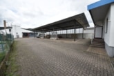 Innenhof mit Überdachung - DIETZ: Gewerbeimmobilie mit 1888qm Lager- und Produktionsflächen, Teilbar ab 1772qm für 5000,- netto