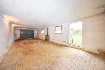 DIETZ: Bungalow mit gepflegtem Garten und großer Garage und ausbaufähigem Dachgeschoss! Gute Lage! - Garage (643320)