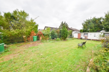 DIETZ: Bungalow mit gepflegtem Garten und großer Garage und ausbaufähigem Dachgeschoss! Gute Lage! - Großer Garten (643328)