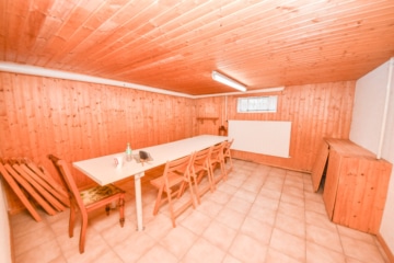 DIETZ: Bungalow mit gepflegtem Garten und großer Garage und ausbaufähigem Dachgeschoss! Gute Lage! - Abstellraum KG (643312)