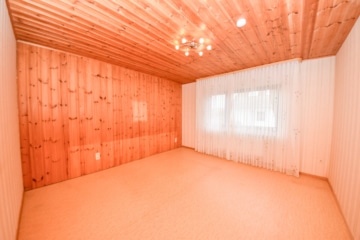 DIETZ: Bungalow mit gepflegtem Garten und großer Garage und ausbaufähigem Dachgeschoss! Gute Lage! - Schlafzimmer 1 EG (643304)