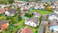 Außenansicht - DIETZ: Bungalow mit gepflegtem Garten und großer Garage und ausbaufähigem Dachgeschoss! Gute Lage!