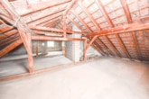 Dachboden - DIETZ: Bungalow mit gepflegtem Garten und großer Garage und ausbaufähigem Dachgeschoss! Gute Lage!