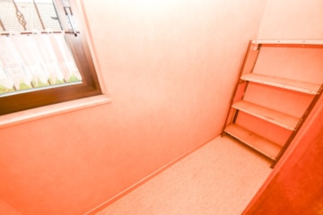 DIETZ: Bungalow mit gepflegtem Garten und großer Garage und ausbaufähigem Dachgeschoss! Gute Lage! - Abstellkammer EG (643308)