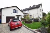 Außenansicht Wohnhaus - DIETZ: Moderne und neu-renovierte 2-Zimmer-Dachgeschosswohnung in ruhiger Wohnlage von Mainaschaff!