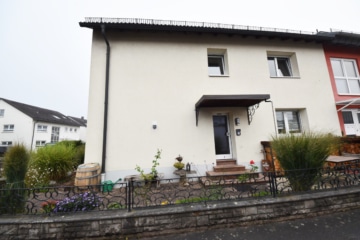 DIETZ: Moderne und neu-renovierte 2-Zimmer-Dachgeschosswohnung in ruhiger Wohnlage von Mainaschaff! - Hauseingang (642799)