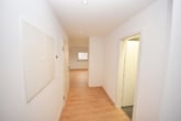 Offene Diele - DIETZ: Moderne und neu-renovierte 2-Zimmer-Dachgeschosswohnung in ruhiger Wohnlage von Mainaschaff!