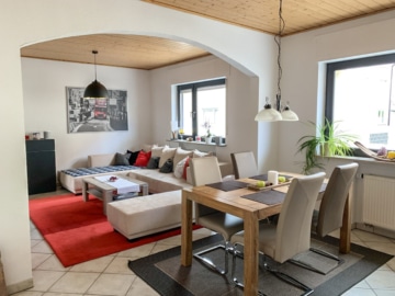 DIETZ: 3-Zimmer-Erdgeschosswohnung mit Terrasse – Car-Port – S-Bahn-Nähe – Ruhige Lage Dudenhofen - Wohn- und Essbereich (654800)
