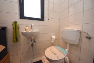 DIETZ: 3-Zimmer-Erdgeschosswohnung mit Terrasse – Car-Port – S-Bahn-Nähe – Ruhige Lage Dudenhofen - Gäste-WC (654811)