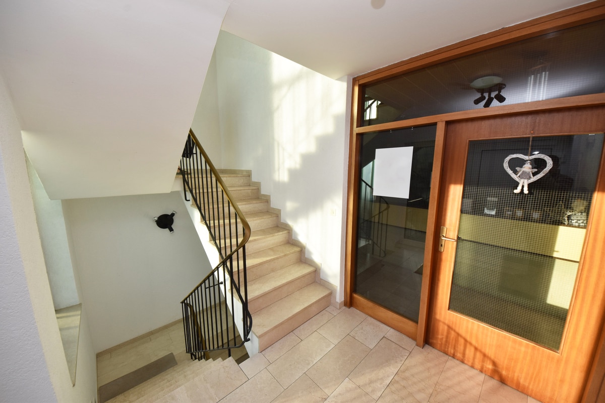 Treppenhaus EG Praxiseingang