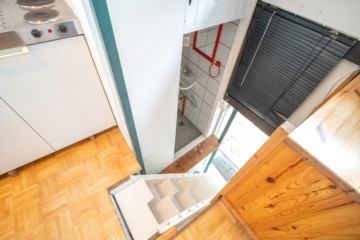 DIETZ: REDUZIERT! Charmantes 2-3 Familienhaus mit viel Platz in Münster/Altheim – Einzelkulturdenkmal! - Dusche Treppenabgang (635953)