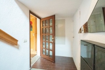 DIETZ: REDUZIERT! Charmantes 2-3 Familienhaus mit viel Platz in Münster/Altheim – Einzelkulturdenkmal! - Eingang OG (635915)