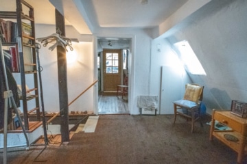 DIETZ: REDUZIERT! Charmantes 2-3 Familienhaus mit viel Platz in Münster/Altheim – Einzelkulturdenkmal! - Flur DG (635937)