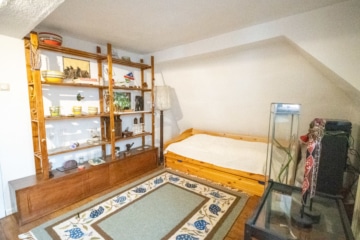 DIETZ: REDUZIERT! Charmantes 2-3 Familienhaus mit viel Platz in Münster/Altheim – Einzelkulturdenkmal! - Schlafzimmer 1 von 3 DG (635931)