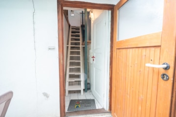 DIETZ: REDUZIERT! Charmantes 2-3 Familienhaus mit viel Platz in Münster/Altheim – Einzelkulturdenkmal! - Eingang Nebengebäude (635955)