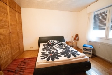 DIETZ: REDUZIERT! Charmantes 2-3 Familienhaus mit viel Platz in Münster/Altheim – Einzelkulturdenkmal! - Schlafzimmer OG (635907)