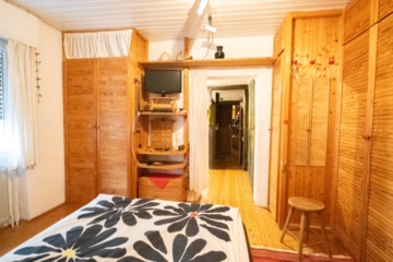 DIETZ: REDUZIERT! Charmantes 2-3 Familienhaus mit viel Platz in Münster/Altheim – Einzelkulturdenkmal! - Schlafzimmer OG (635908)