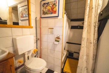 DIETZ: REDUZIERT! Charmantes 2-3 Familienhaus mit viel Platz in Münster/Altheim – Einzelkulturdenkmal! - Duschbad Atelier OG (635924)