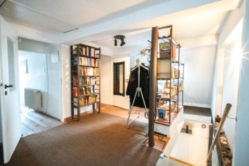 DIETZ: REDUZIERT! Charmantes 2-3 Familienhaus mit viel Platz in Münster/Altheim – Einzelkulturdenkmal! - Flur DG (635938)