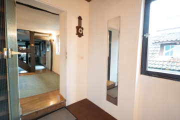 DIETZ: REDUZIERT! Charmantes 2-3 Familienhaus mit viel Platz in Münster/Altheim – Einzelkulturdenkmal! - Treppenhaus OG (635917)