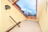 DIETZ: Lichtdurchflutete einmalige 3-Zimmer-Dachgeschosswohnung mit Loggia in Feldrandlage! - Loggia
