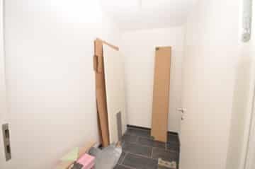 DIETZ: NEUBAU 3-Zimmer-Wohnung und Büro nur für Vorsteuerabzugsberechtigte! Wohnen und Arbeiten! - Abstellraum vor Wohnungseingang (674510)