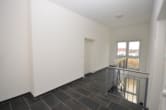 Treppenhaus - DIETZ: NEUBAU 3-Zimmer-Wohnung und Büro nur für Vorsteuerabzugsberechtigte! Wohnen und Arbeiten!