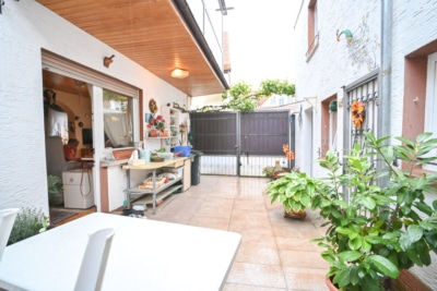 DIETZ: Gepflegtes Einfamilienhaus mit Nebengebäude, Keller und Stellplatzfläche in Groß-Umstadt! - Terrasse/Innenhof EG (697329)