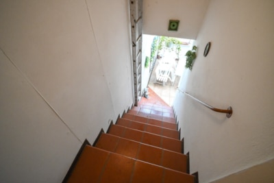 DIETZ: Gepflegtes Einfamilienhaus mit Nebengebäude, Keller und Stellplatzfläche in Groß-Umstadt! - Treppenaufgang in das OG Nebengebäude (697324)
