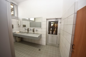 DIETZ: Gewerbeimmobilie mit 1888qm Lager- und Produktionsflächen auf 3540qm Grundstück! - Sanitäranlage (682854)
