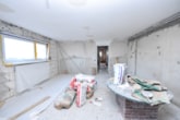 Raum 1 Keller - DIETZ: ZWEITER BEZUG nach Sanierung! Einfamilienhaus mit ELW oder Büro, 2 Garagen und Garten
