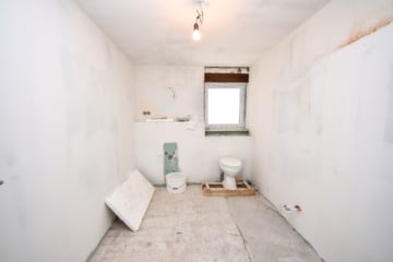 DIETZ: ZWEITER BEZUG nach Sanierung! Einfamilienhaus mit ELW oder Büro, 2 Garagen und Garten - Tageslichtbad ELW (682410)