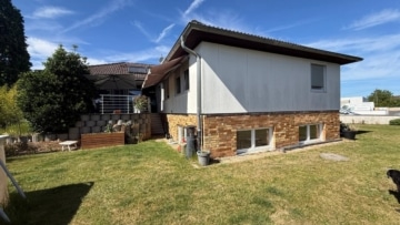 DIETZ: ZWEITER BEZUG nach Sanierung! Einfamilienhaus mit ELW oder Büro, 2 Garagen und Garten - Bild (682421)
