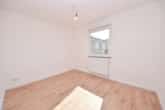Schlafzimmer 1 von 3 EG - DIETZ: ZWEITER BEZUG nach Sanierung! Einfamilienhaus mit ELW oder Büro, 2 Garagen und Garten