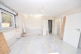 Zimmer 1 von 2 ELW - DIETZ: ZWEITER BEZUG nach Sanierung! Einfamilienhaus mit ELW oder Büro, 2 Garagen und Garten