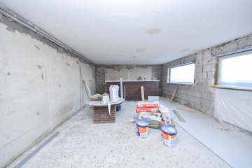 DIETZ: ZWEITER BEZUG nach Sanierung! Einfamilienhaus mit ELW oder Büro, 2 Garagen und Garten - Raum 1 Keller mit Bar (682408)