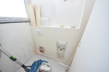 DIETZ: ZWEITER BEZUG nach Sanierung! Einfamilienhaus mit ELW oder Büro, 2 Garagen und Garten - Gäste WC EG (682388)