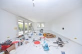 Wohnzimmer EG - DIETZ: ZWEITER BEZUG nach Sanierung! Einfamilienhaus mit ELW oder Büro, 2 Garagen und Garten