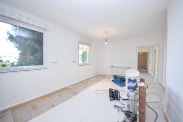 DIETZ: ZWEITER BEZUG nach Sanierung! Einfamilienhaus mit ELW oder Büro, 2 Garagen und Garten - Küche EG (682386)