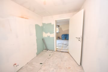 DIETZ: ZWEITER BEZUG nach Sanierung! Einfamilienhaus mit ELW oder Büro, 2 Garagen und Garten - Tageslichtbad ELW (682411)