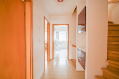 DIETZ: Großes 6-Zimmer-Familienhaus in ruhiger, zentraler Wohnlage in Dieburg! Effizienzklasse A - Flur OG (698141)