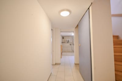 DIETZ: Großes 6-Zimmer-Familienhaus in ruhiger, zentraler Wohnlage in Dieburg! Effizienzklasse A - Flur KG (698149)