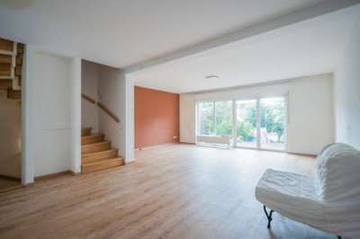 DIETZ: Großes 6-Zimmer-Familienhaus in ruhiger, zentraler Wohnlage in Dieburg! Effizienzklasse A - Wohnzimmer EG (698124)